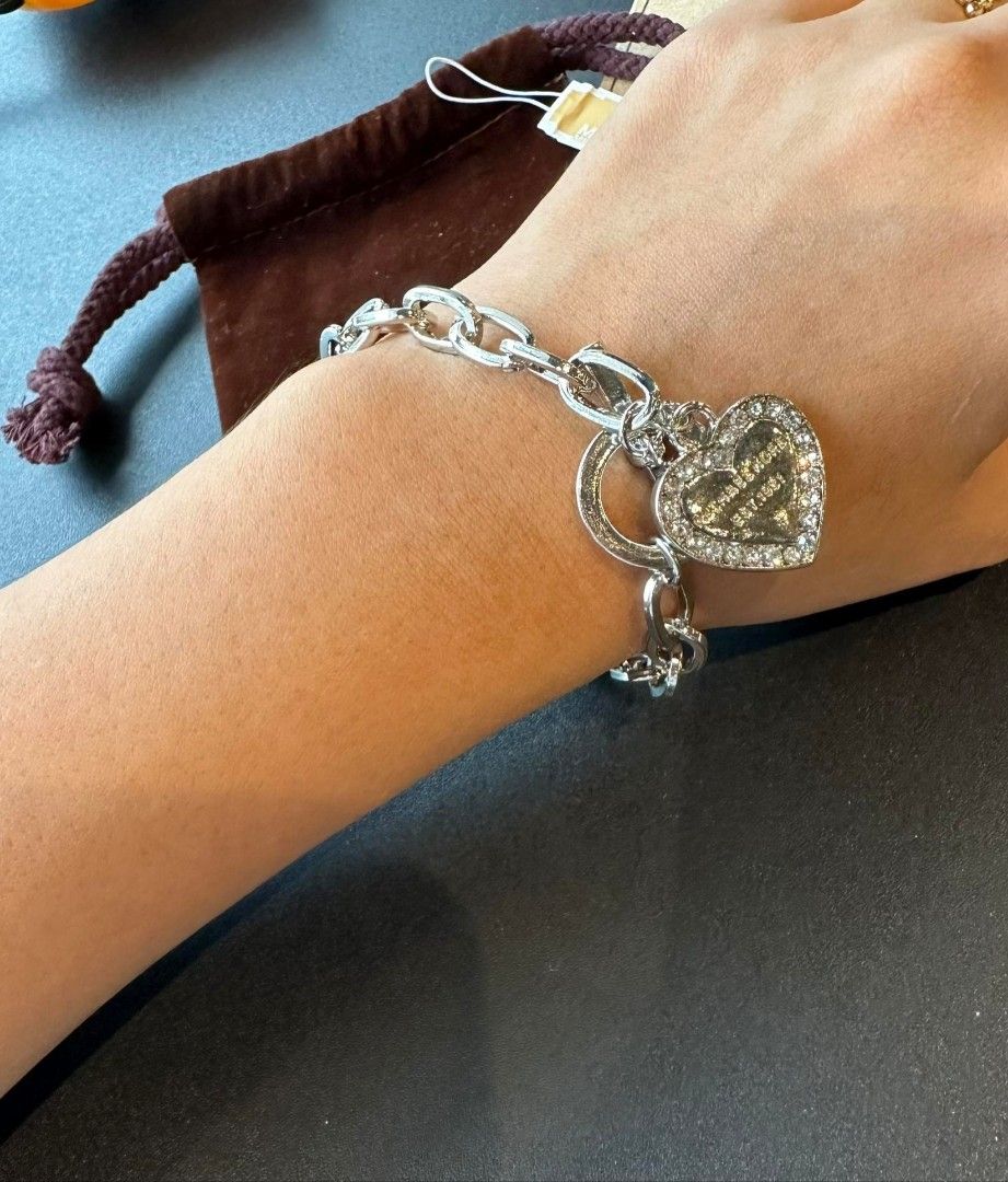 Michael Kors Heart Chain Bracelet (Category: Bracelets) located in Muntinlupa City. Submitted by its.joy (Listing ID 1242851173, Image 2). Description: .