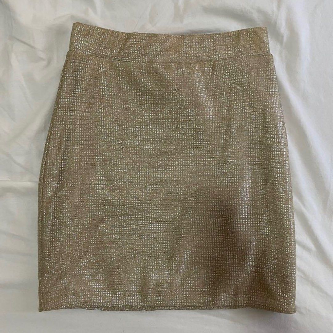 Miss Selfridge Gold Mini Skirt (Category: Skirts) located in San Juan City. Submitted by shoplc (Listing ID 1242803866, Image 2). Description: .