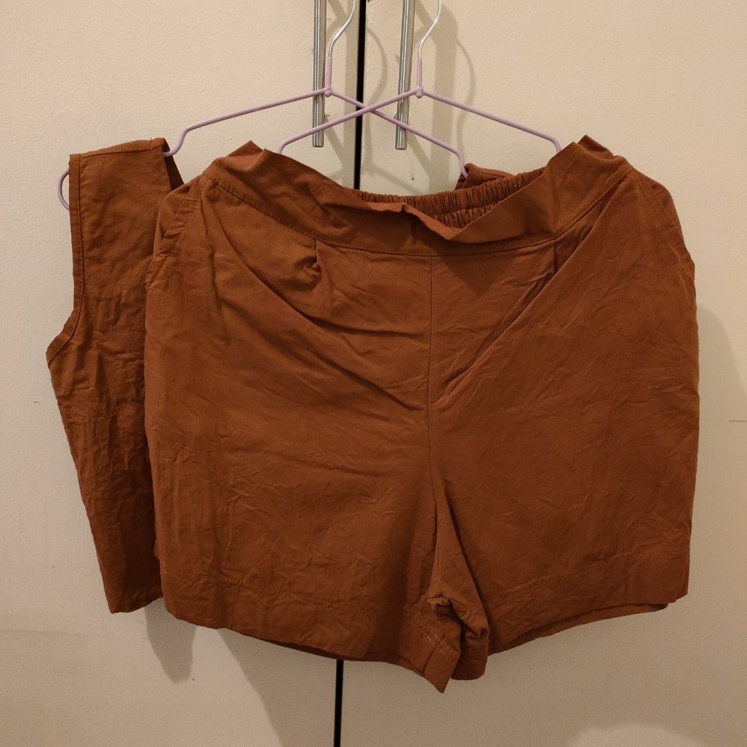 neutrals.ph Choco Brown Coords (Category: Sets or Coordinates) located in Makati City. Submitted by thedecluterer (Listing ID 1242881444, Image 2). Description: Never worn, just washed and needs to be ironed No flaw Cleaned and sanitized Rfs: Decluttering MOP: GCash.