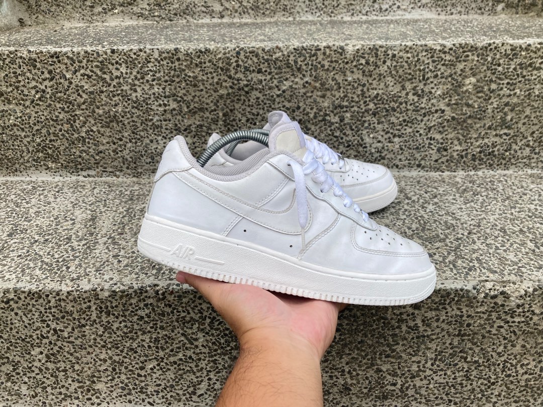 kyrie fly traps white