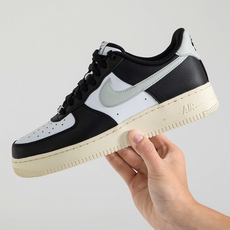 Nike Air Force 1 '07 男AF1黑白休閒運動鞋FQ6848-101, 預購在旋轉拍賣