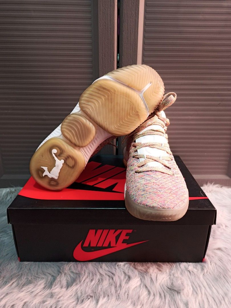 Toy story lebron discount 16
