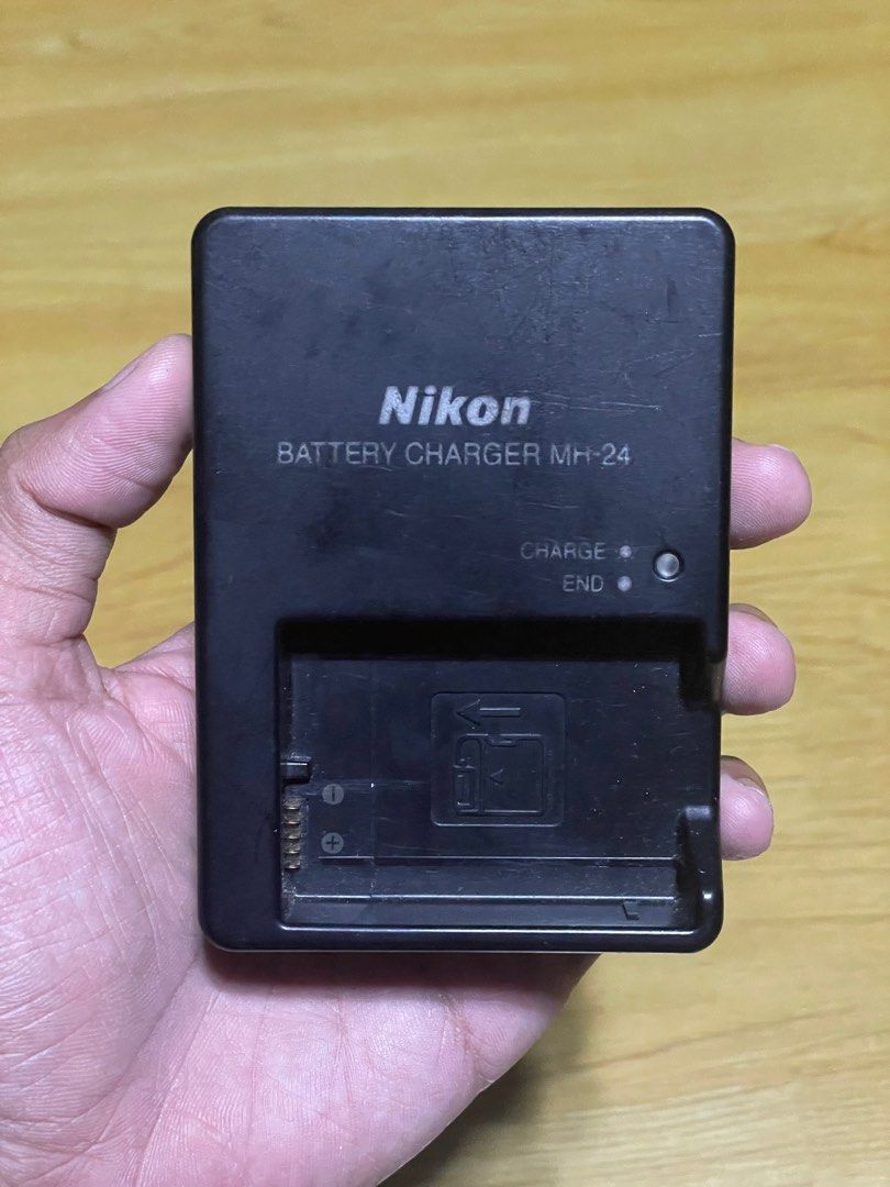 Original Nikon MH-24 Battery Charger, Photography, Photography ...