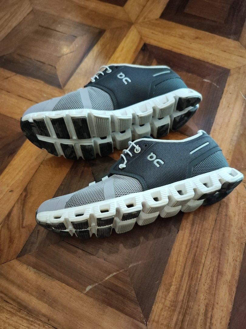 ON shoes Cloud 5 Fuse (Category: Sneakers) located in Manila. Submitted by joyce_car (Listing ID 1242792161, Image 2). Description: For Sale preloved good condition, no box worn a few times only ON shoes Cloud 5 Fuse Eclipse/Zinc Men's size USM8, EUR 41 This pair is for Men's but got this for my mother as a gift. Her shoe size is US 9. She prefers her Skechers. srp was around 7 to 8k selling for php5000 location Manila shipping co buyer.
