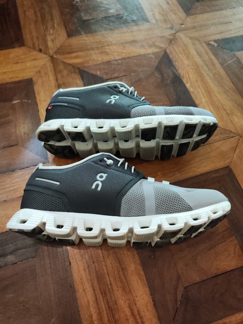 ON shoes Cloud 5 Fuse (Category: Sneakers) located in Manila. Submitted by joyce_car (Listing ID 1242792161, Image 3). Description: For Sale preloved good condition, no box worn a few times only ON shoes Cloud 5 Fuse Eclipse/Zinc Men's size USM8, EUR 41 This pair is for Men's but got this for my mother as a gift. Her shoe size is US 9. She prefers her Skechers. srp was around 7 to 8k selling for php5000 location Manila shipping co buyer.
