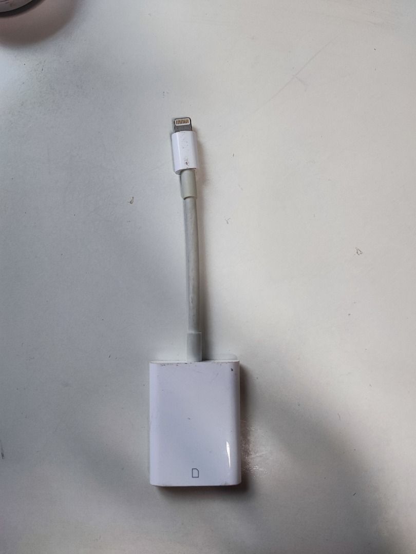 ORIGINAL APPLE SD Card Reader Lightning Port, Mobile Phones & Gadgets