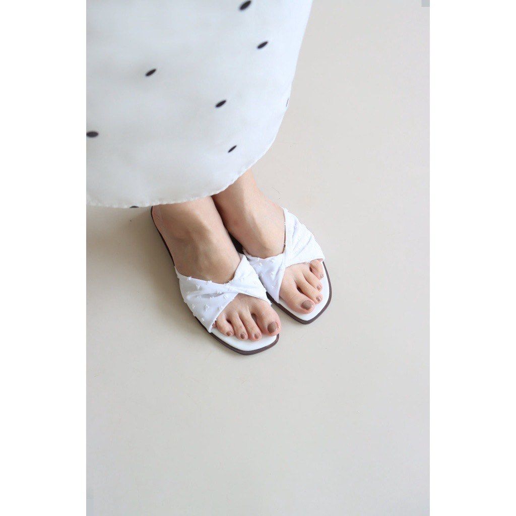 White sliders online