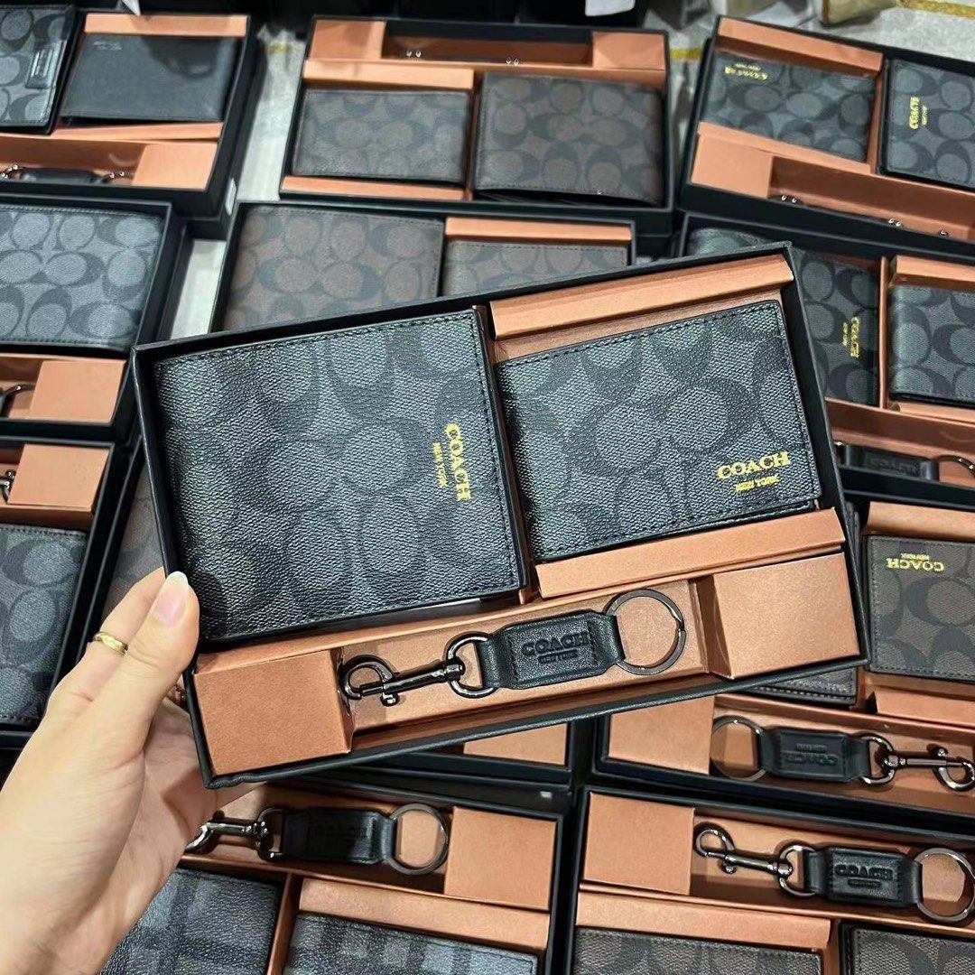 Coach wallets 2025 for men outlet