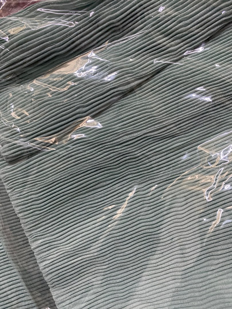 pleated shawl black