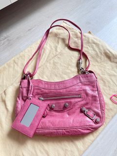 (Category: ) located in . Submitted by luxe_byeve (Listing ID 1242772900, Image 1). Description: .