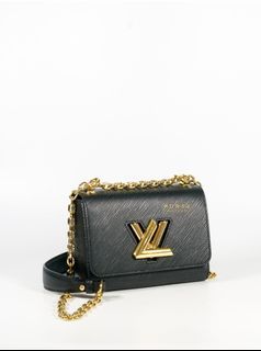 Louis Vuitton Lockme Chain PM in Black Leather (Date code: DU4200), Luxury,  Bags & Wallets on Carousell