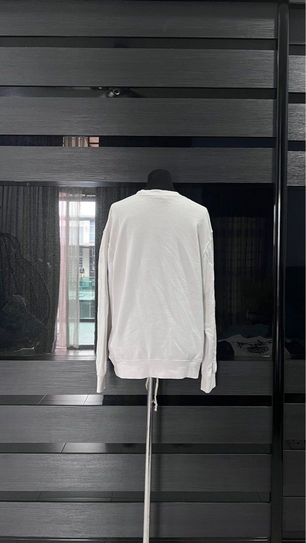 Pull & bear (Category: Hoodies) located in Singapore. Submitted by dynnn_0891 (Listing ID 1242864343, Image 2). Description: .