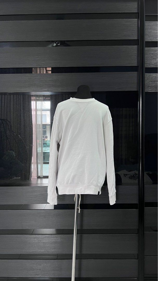 Pull & bear (Category: Hoodies) located in Singapore. Submitted by dynnn_0891 (Listing ID 1242864343, Image 1). Description: .