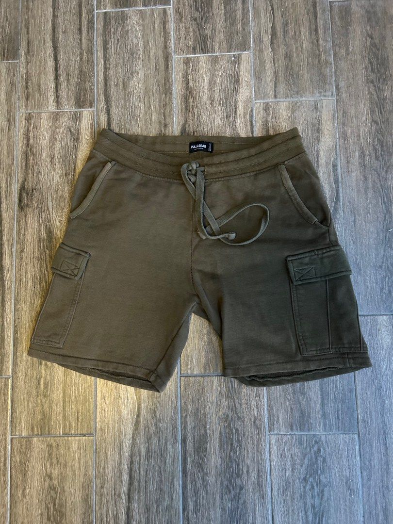 Pull and bear cargo shorts size S Men s Fashion Bottoms Shorts