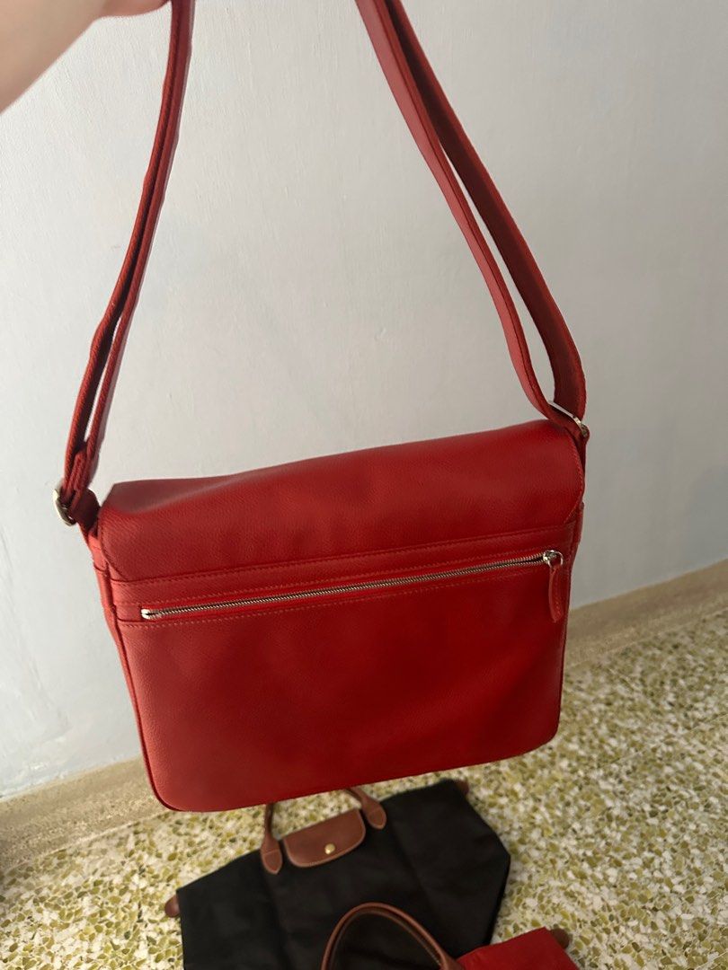 Red leather best sale messenger bag
