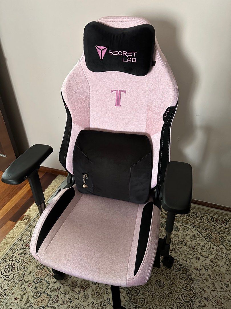 Secretlab store titan pink