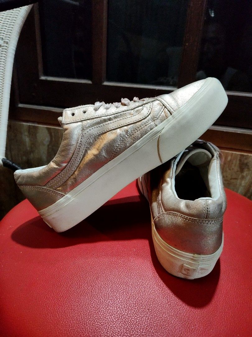 Sepatu VANS' NEW PLATFORM OLD SKOOL IS A BEAUTY IN METALLIC ROSE GOLD Size  42, Fesyen Wanita, Sepatu di Carousell