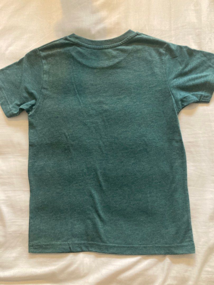 Snoopy Uniqlo T-shirt (Category: Babies & Kids Fashion) located in San Juan City. Submitted by ohdeedoh (Listing ID 1242795936, Image 2). Description: Size 120 uniqlo Cute Snoopy tee in a lovely pine green shade.