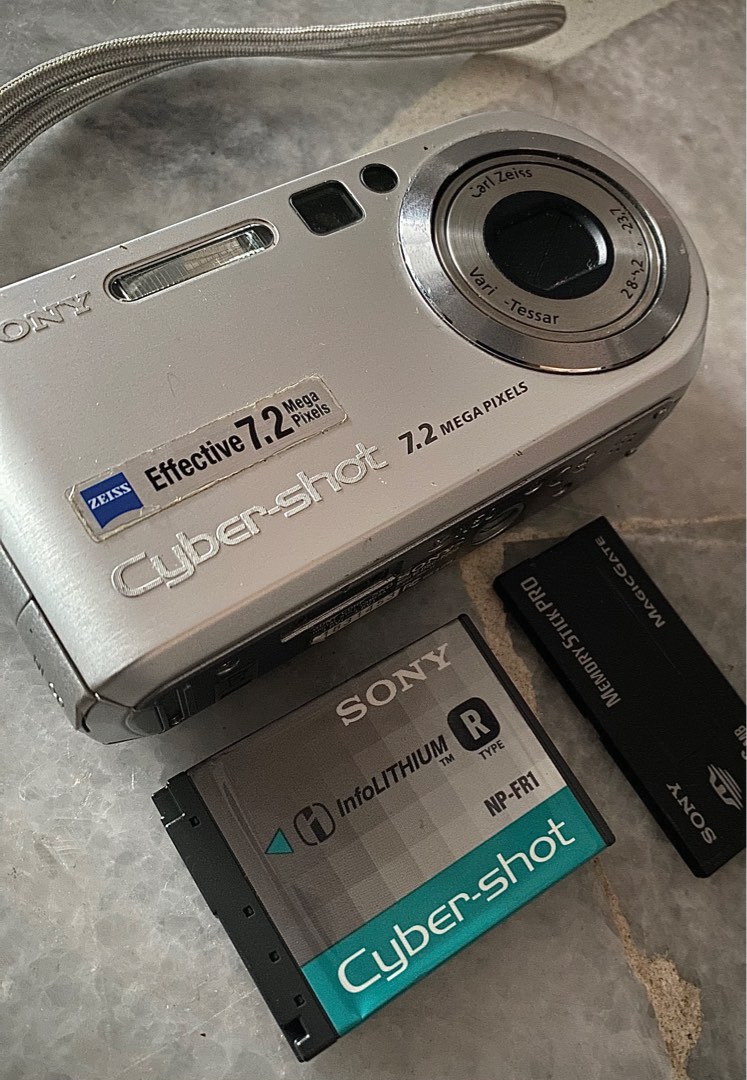 sony cybershot dsc p200, Photography, Cameras on Carousell