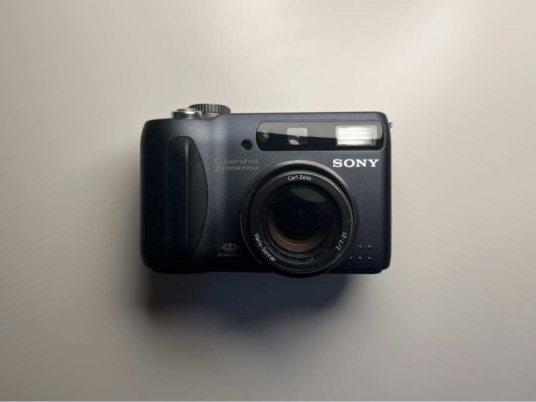 Sony Cybershot DSCS85 Digital Camera, Photography, Cameras on Carousell