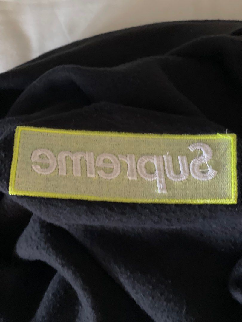 Supreme box outlet logo neon