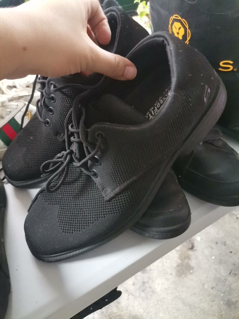 Teens men black Sketchers size US 7 eur39. 5
