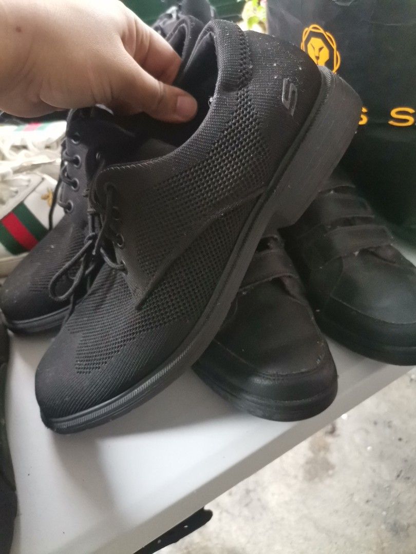Black sketchers deals size 7