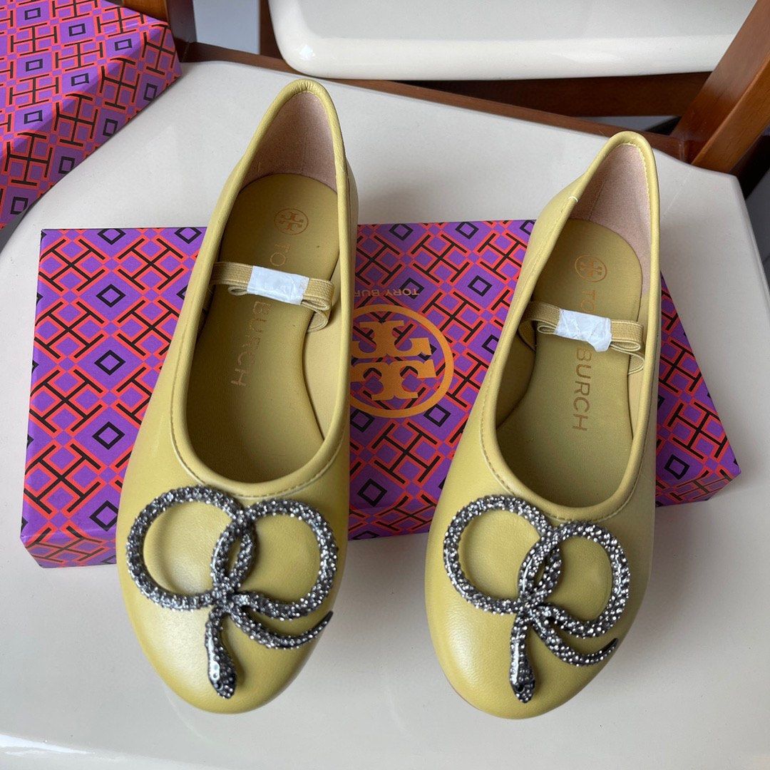 Tory Burch shoe, Women's Fashion, Footwear, Flats on Carousell