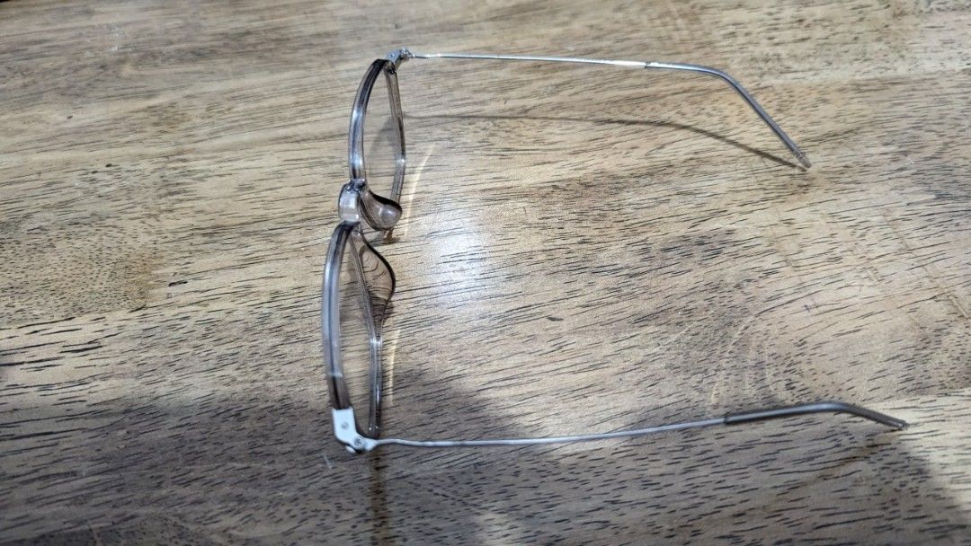 Unisex UV light glasses on Carousell