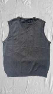 VANHEUSEN Grey knitted vest