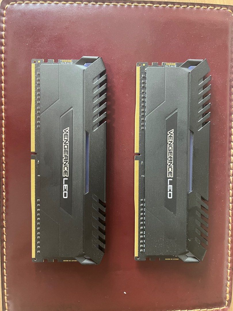 Vengeance LED white 2 X 8GB CMU16GX4M2C3000C15 Computers Tech