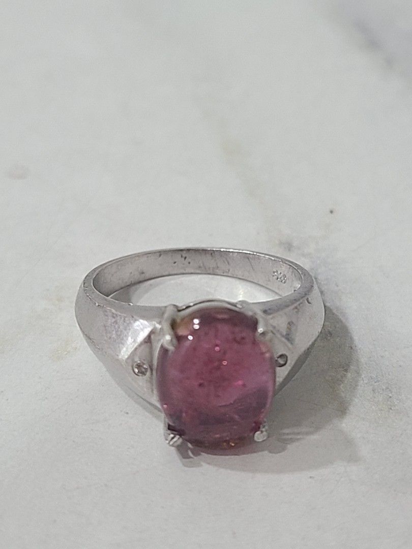 Maroon top stone ring
