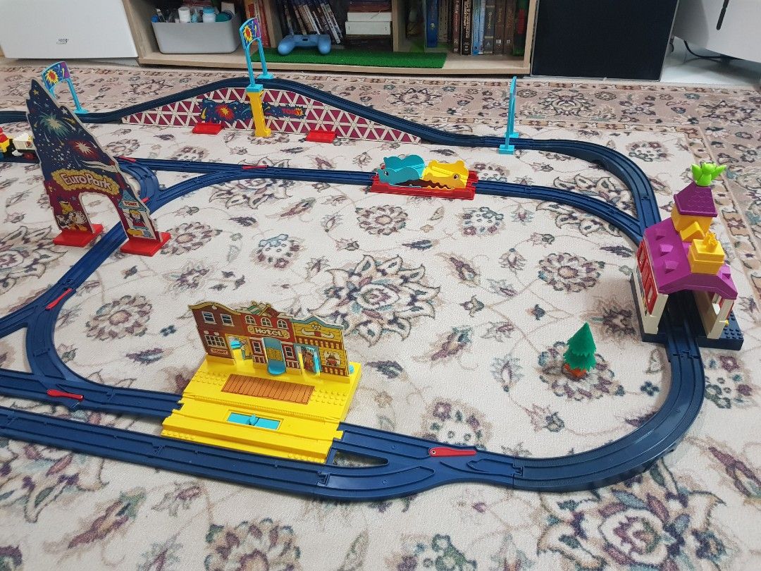 Tomy train outlet