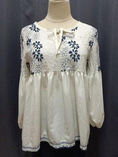 (Category: ) located in . Submitted by knit.blousestore (Listing ID 1242838896, Image 1). Description: .