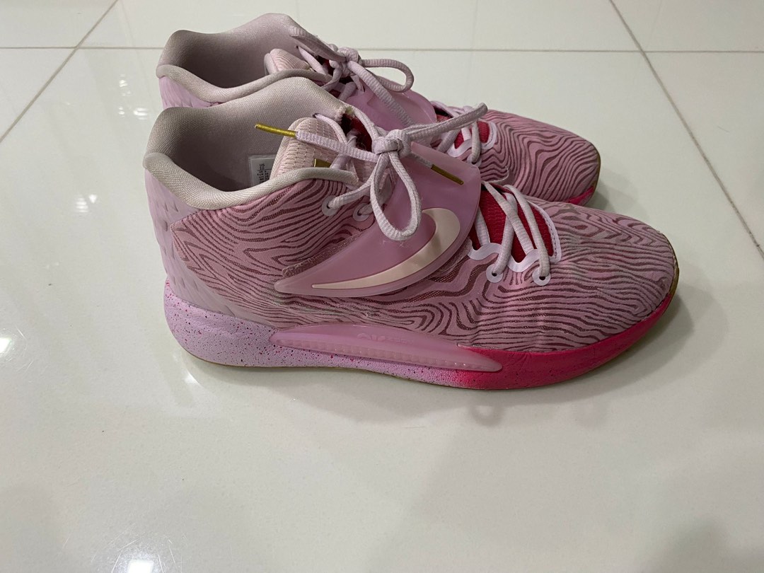 Kyrie aunt pearl store
