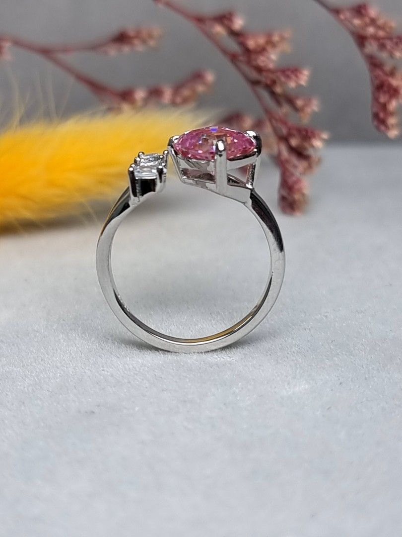 Light sales pink moissanite
