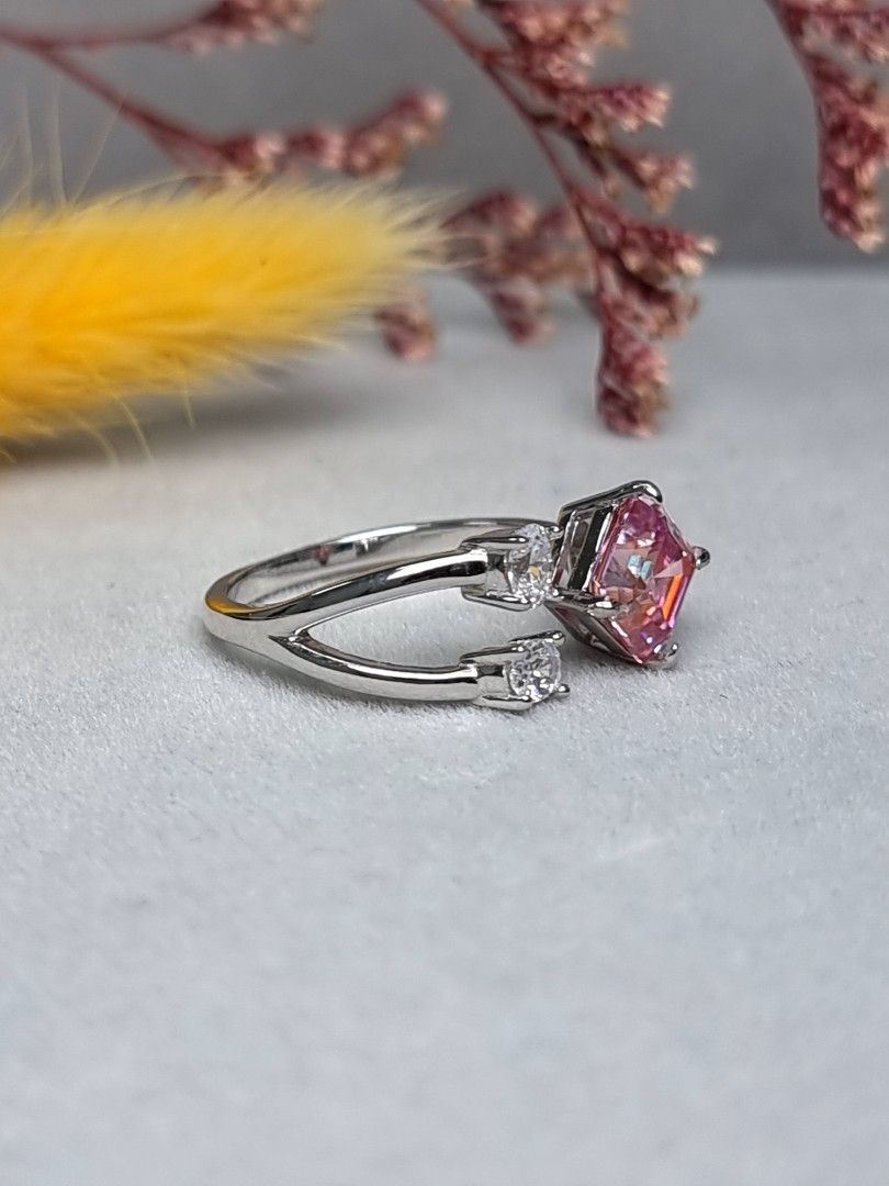 Barely pink moissanite top