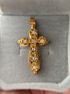 Antique Gold Floral Cross Pendant with Mixed Cuts Diamonds