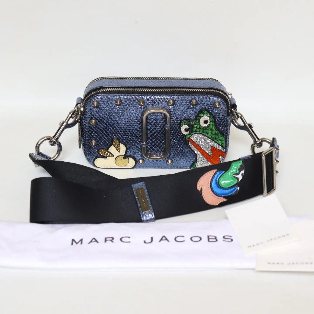 Authentic 100% Marc Jacobs Limited Edition Julie Verhoeven Frog Snapshoot,  Barang Mewah, Tas  Dompet di Carousell