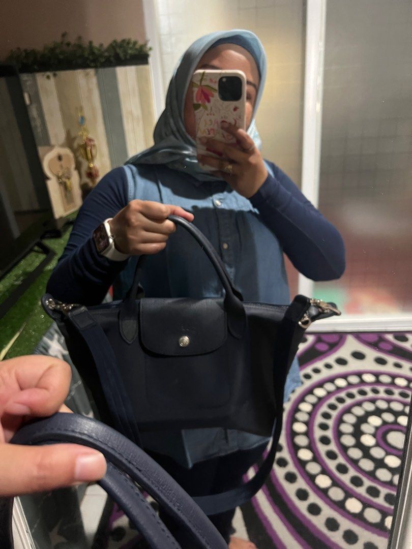 Authentic longchamp neo small navy jual apa adanya SESUAI HARGA NETT NO NEGO Barang Mewah Tas Dompet di Carousell