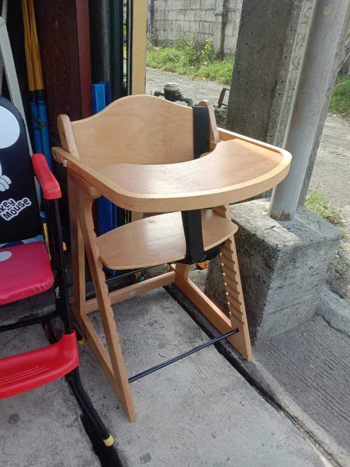 Baby highchair (Category: Carriers & Slings) located in Caloocan City. Submitted by Unicoijo02 (Listing ID 1243037096, Image 3). Description: .