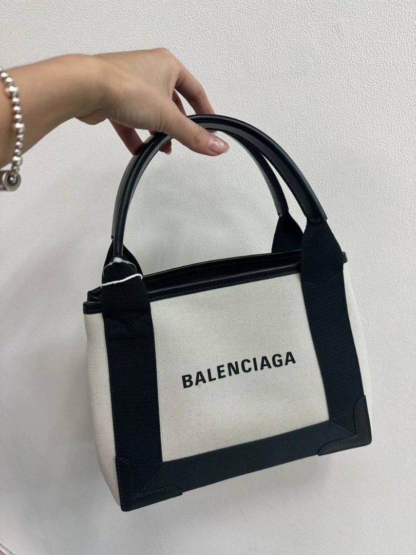Balenciaga 2025 beach tote