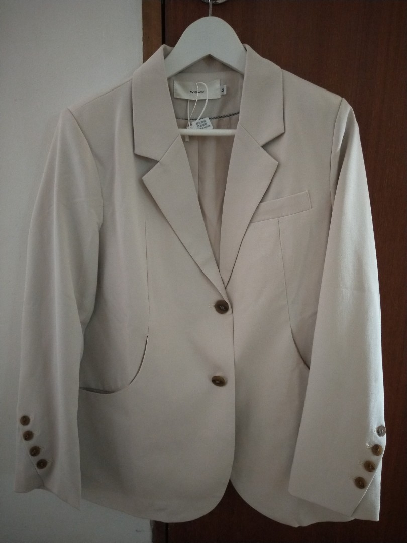 Biege structured blazer, Women's Fashion, Coats, Jackets and Outerwear ...