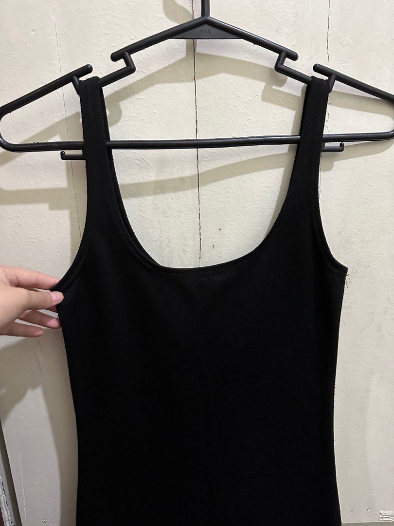 Bodycon Dress (Category: Dresses) located in Pasig City. Submitted by sidequester (Listing ID 1243058958, Image 3). Description: Black bodycon dress With slit design on the back Can fit XS to S No issue at all rfs: doesn't fit me anymore Message me for anymore questions 🫶🏻.