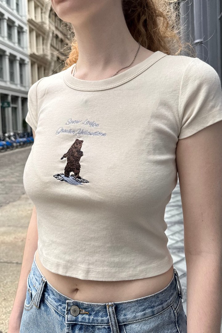 brandy melville ashlyn snow lodge yellowstone bear top, Women's Fashion