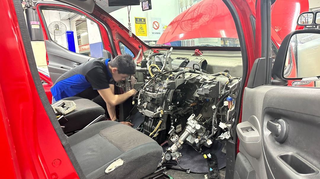 Car Aircon Gas Leak Repair / Evaporator Cooling Coil Replacement