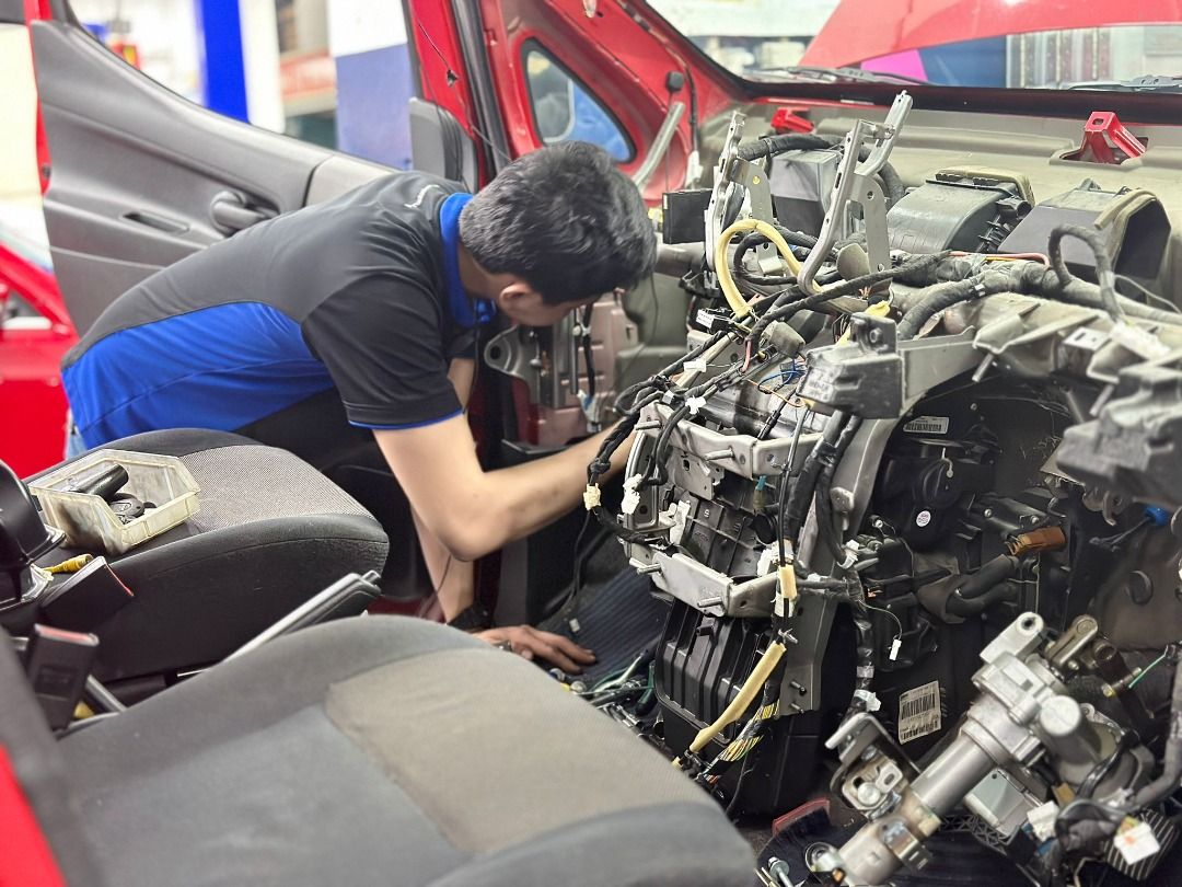 Car Aircon Gas Leak Repair / Evaporator Cooling Coil Replacement