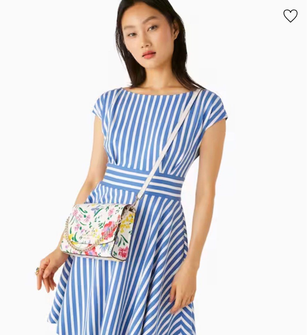 Carson Garden Bouquet Convertible Crossbody - Medium (Category: Luxury Bags & Wallets) located in Mandaluyong City. Submitted by shop_0n_the_spot (Listing ID 1242937483, Image 3). Description: 💯% GUARANTEED ORIGINAL & BRAND NEW. Carson Garden Bouquet Convertible Crossbody - Medium Product Details Measurements 9.12” W x 6.87” H x 2.56” D Handle Drop: 6.75” Features Strap Drop: 22” Metal Pinmount Logo Closure Type: flap with magnetic snap closure 
