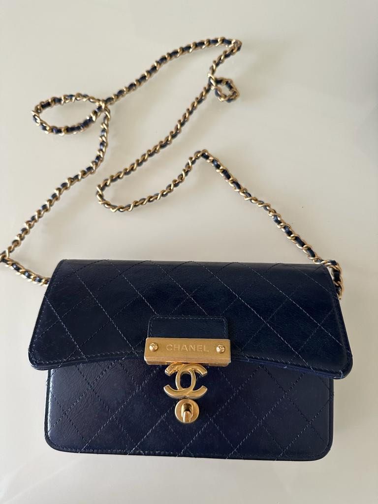 Chanel wallet on chain, Luxury, Bags & Wallets on Carousell