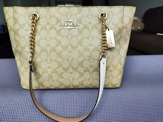 (Category: ) located in . Submitted by DSW_SG (Listing ID 1242938761, Image 1). Description: .